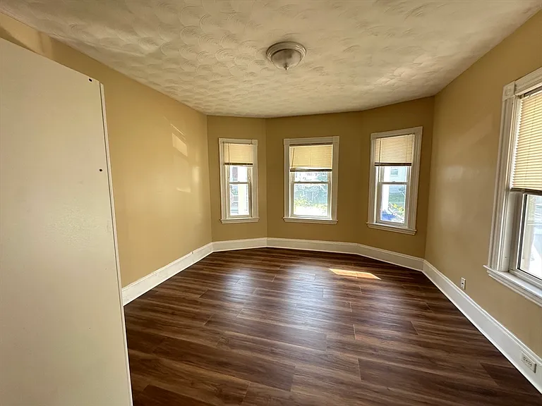49 Ashland St #49 — Photo 10
