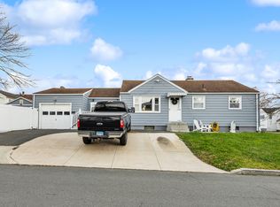 93 Stanwood St, West Hartford, CT 06110