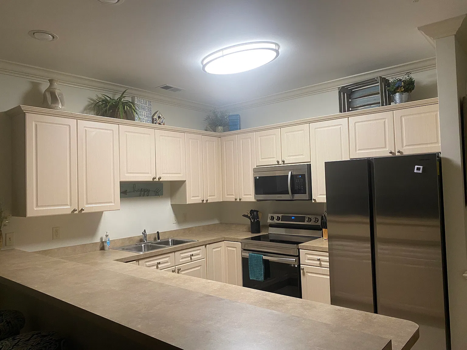 3 bed, 1400 sqft, $2,400 — Photo 2
