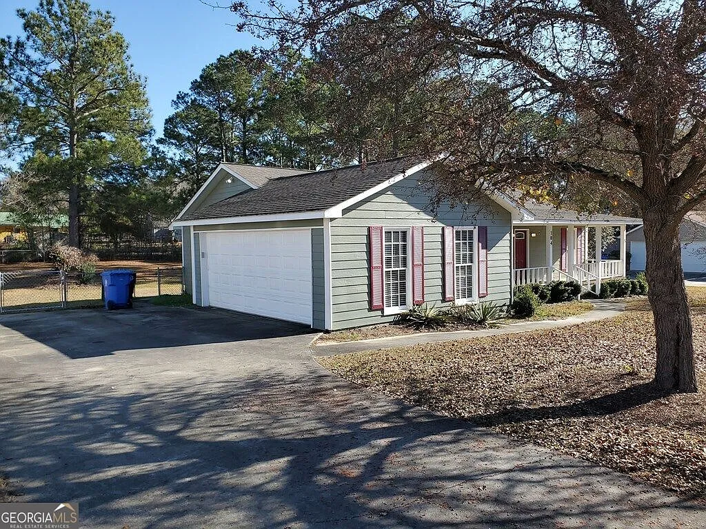3 bed, 2.0 bath, $2,095 — Photo 4