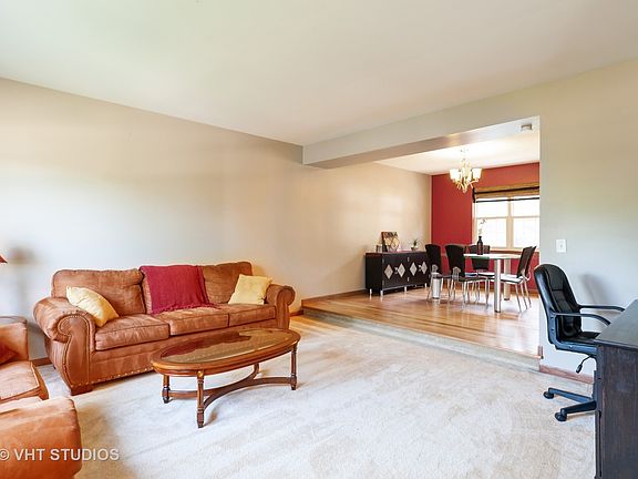 2nd image of 11 Cambridge Dr