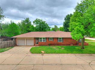 2429 Barclay Rd, The Village, OK 73120