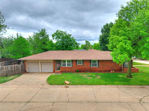 2429 Barclay Rd, The Village, OK 73120