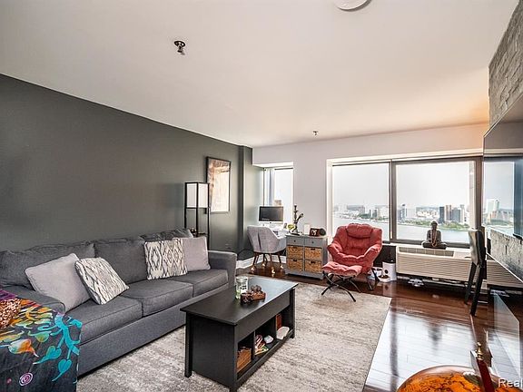 2nd image of 1001 W Jefferson Ave #27C
