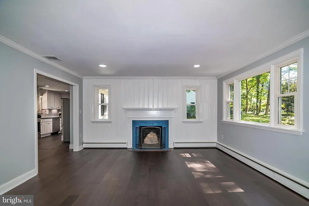 4 bed, 2300 sqft, $3,595 — Photo 3