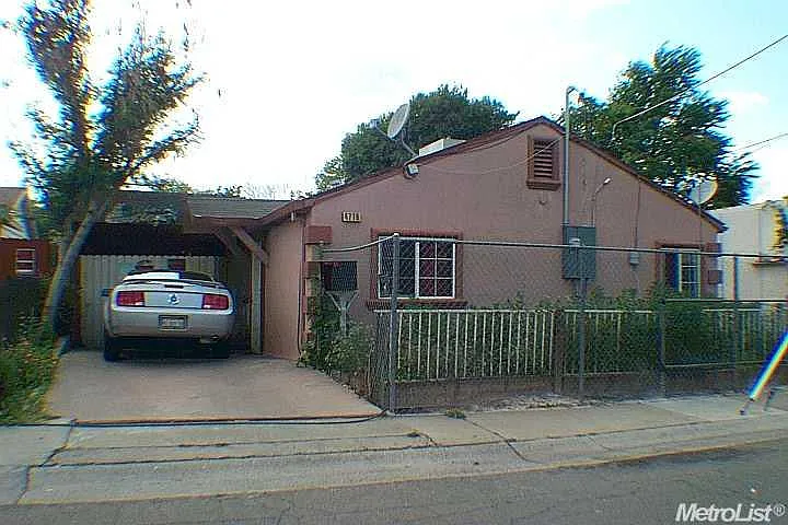 4716 48th St photo 1
