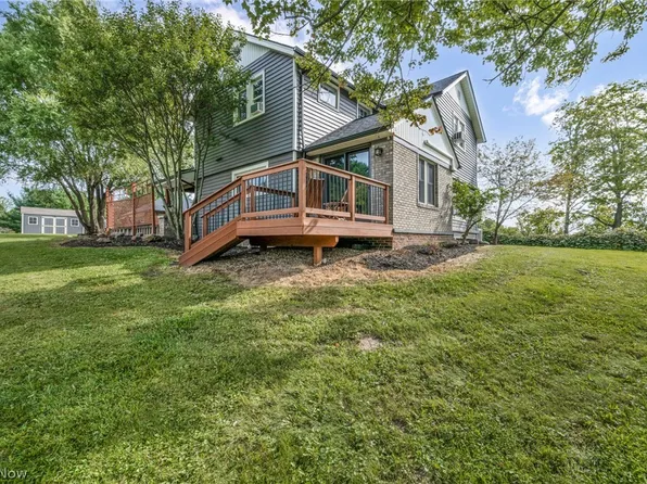 1511 Center Rd, Hinckley, OH 44233