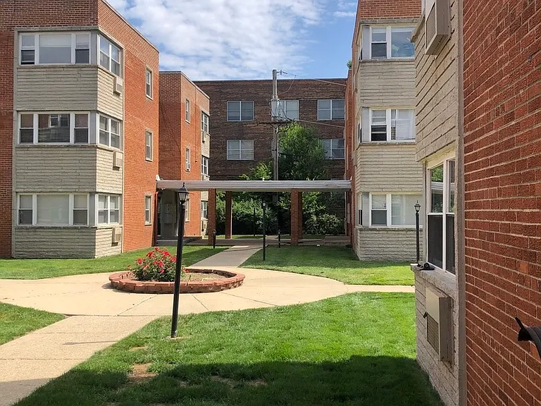 2411 W Balmoral Ave #3G — Photo 2