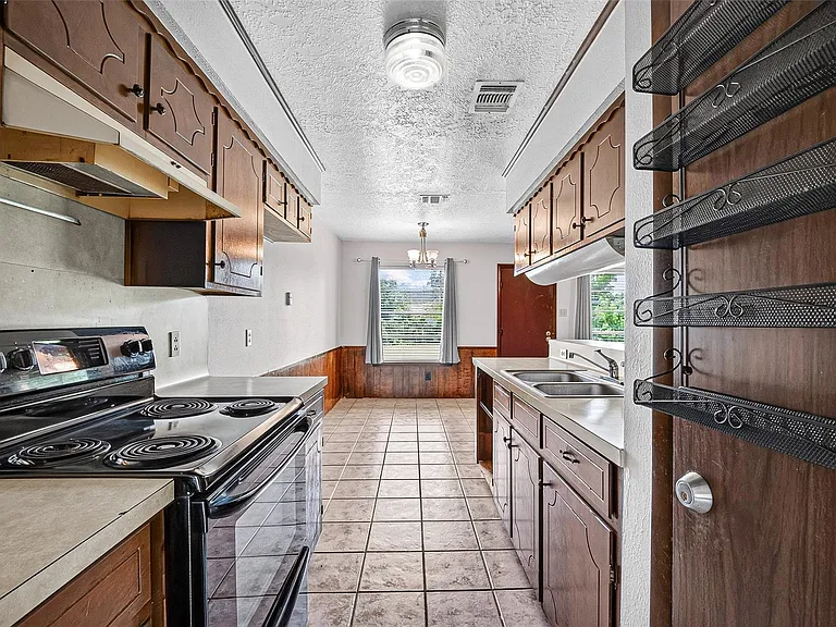 3602 Cedarcrest Dr — Photo 5