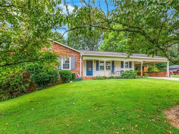935 Rhine Rd, Germanton, NC 27019