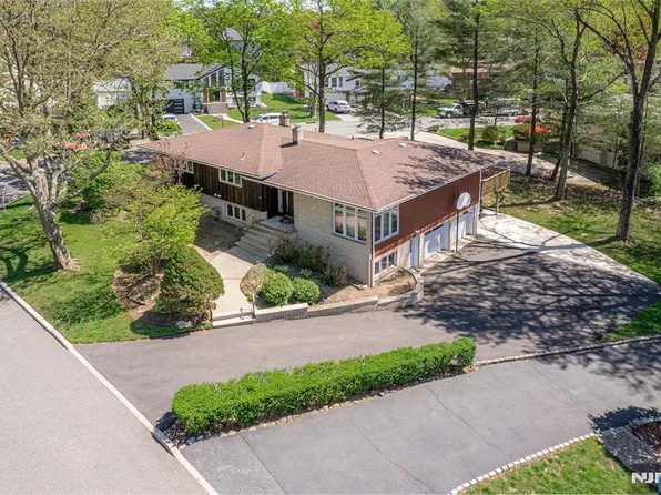 184 Jenkins Dr, Englewood Cliffs, NJ 07632