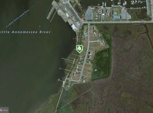6 Hammock Point Rd, Crisfield, MD 21817