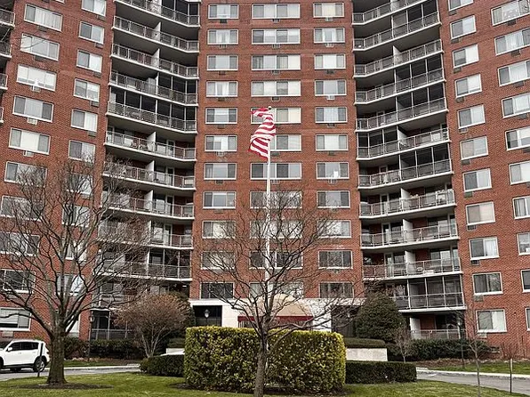 22055 46th Ave APT 10D, Flushing, NY 11361