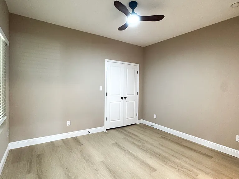 504 E Burgess Rd #C — Photo 20