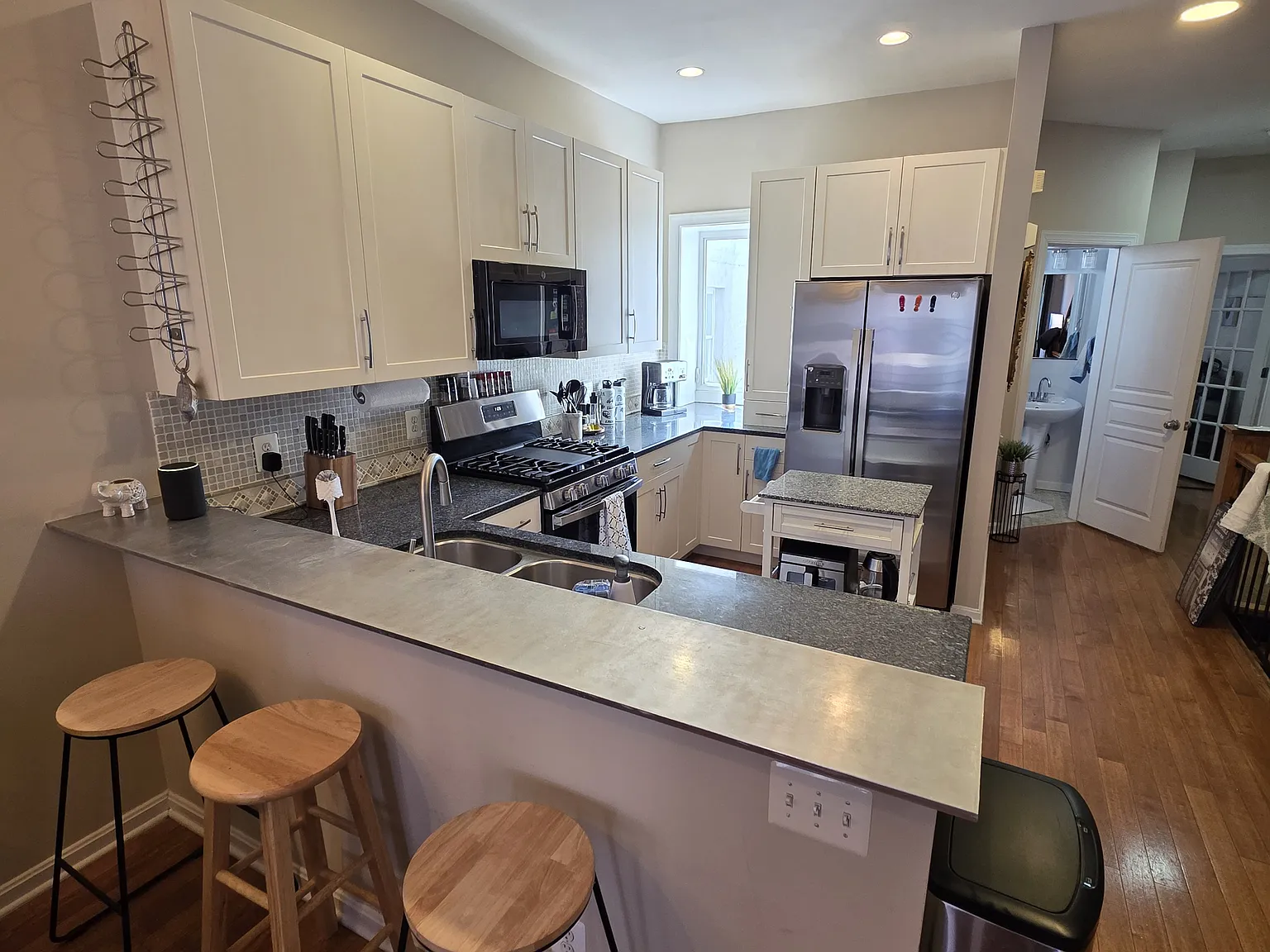 3 bed, 1400 sqft, $4,995 — Photo 3
