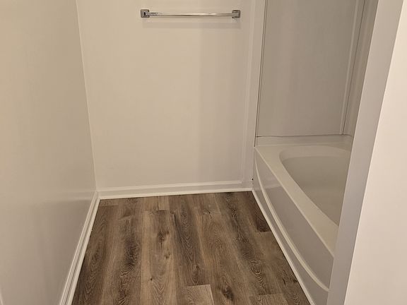 5th image of 1384 Pondview Ave APT 4