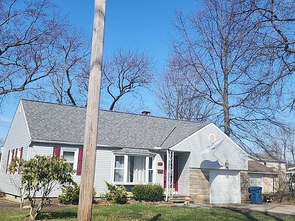 3rd image of 596 Iroquois Trl