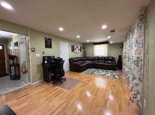 10 Paris Ave, Edison, NJ 08820