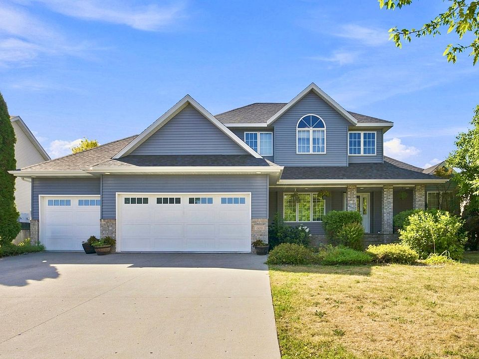 1st image of 609 Lexington Ln