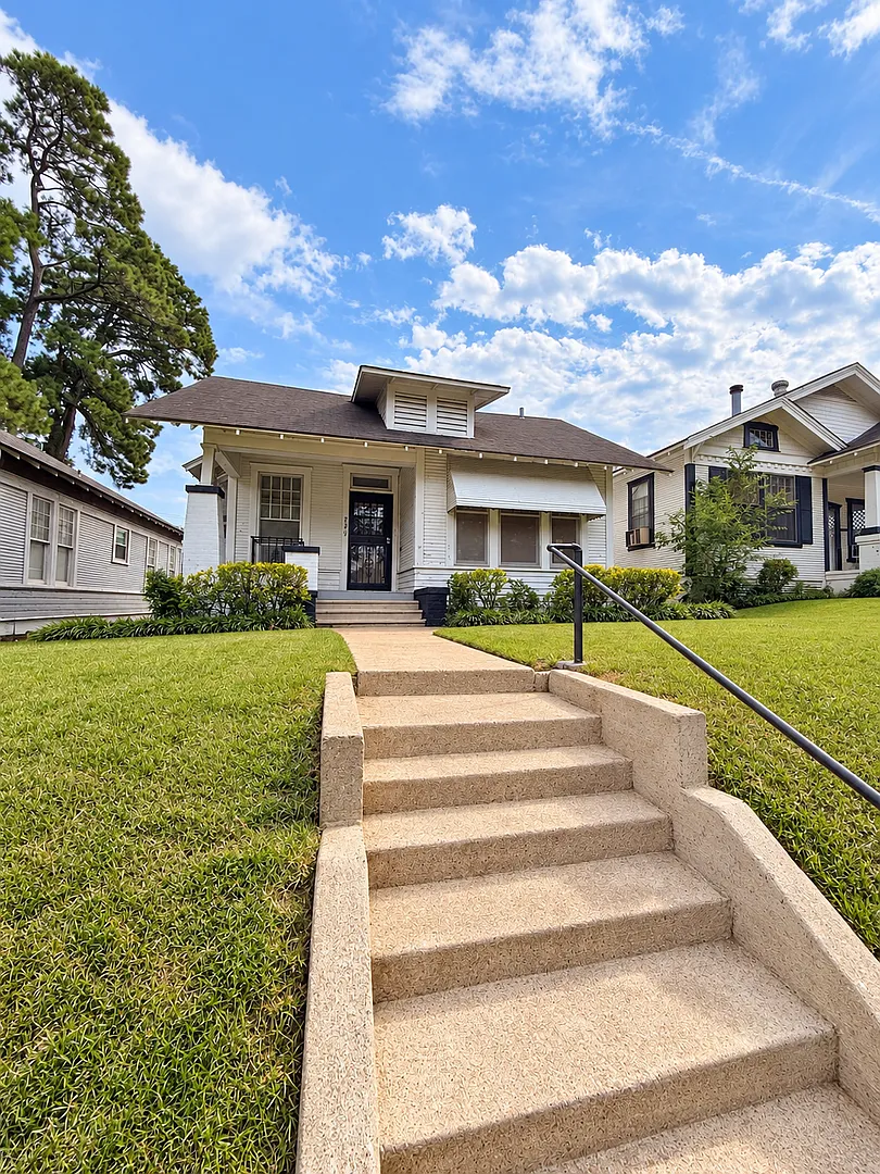 Restored Historic Highland Bungalow | 3 br 2 ba | $1,200/month — Photo 2