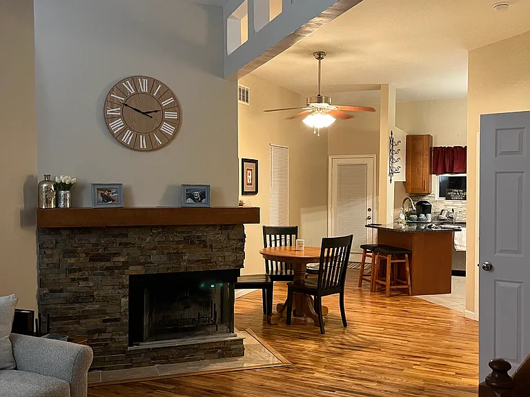 3414 Caroline St — Photo 4