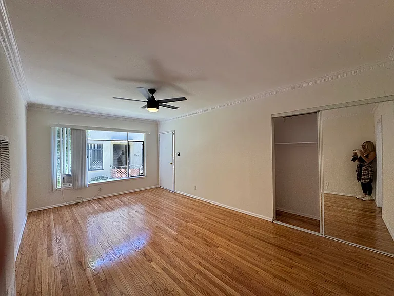 1728 1/2 N Gramercy Pl #1 — Photo 2