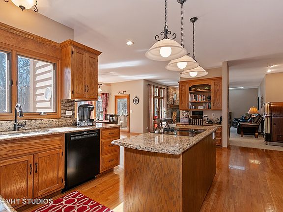 3rd image of 490 Saint Andrews Ct