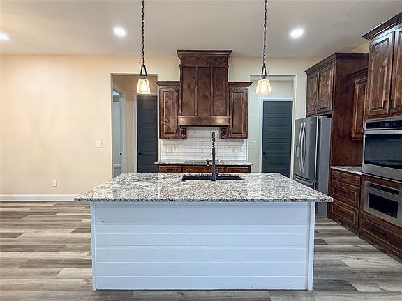 4th image of 1290 County Road 2175