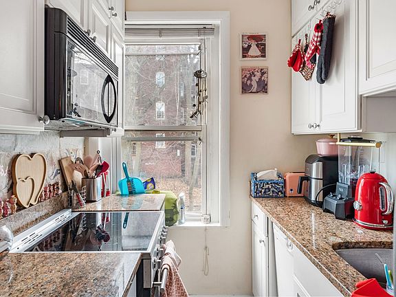 4th image of 15 University Rd APT 42