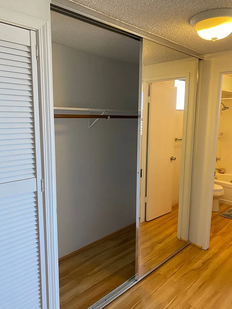 Conveniently Located Studio In Town — Photo 3