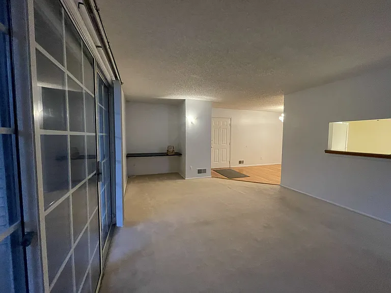 1138 Sycamore Ln — Photo 3