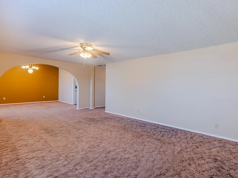1121 Wallace St — Photo 5