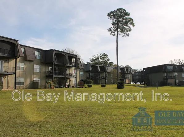 233 Riverbend Dr, Mobile, AL 36605