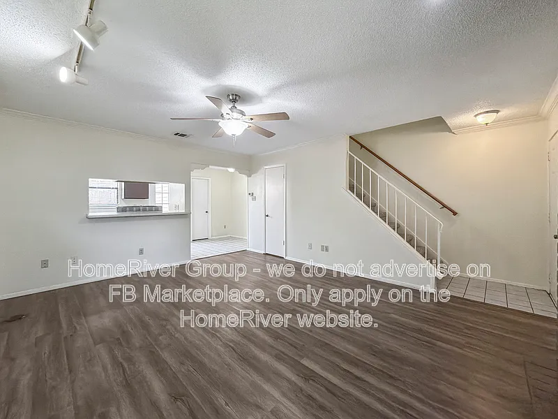 3 bed, 2.5 bath, 1982 sqft, $1,800 — Photo 3