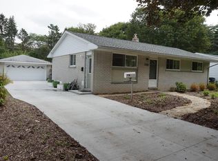 1206 Wines Dr, Ann Arbor, MI 48103