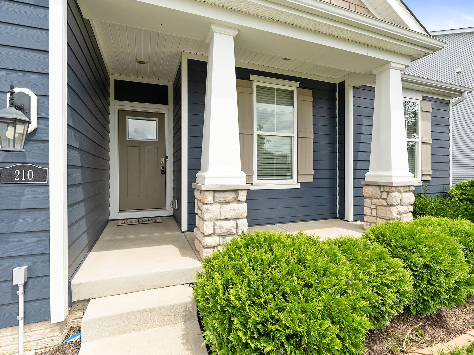 3 bed, 1627 sqft, $2,695 — Photo 2
