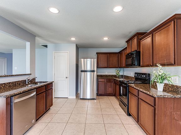 2nd image of 1824 Persimmon Dr
