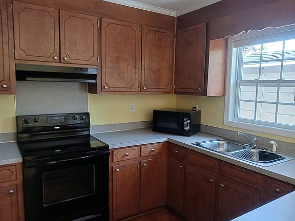 3rd image of 1225 Cross Creek Cir APT G5