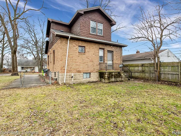 39 E Brockton Ave — Photo 6