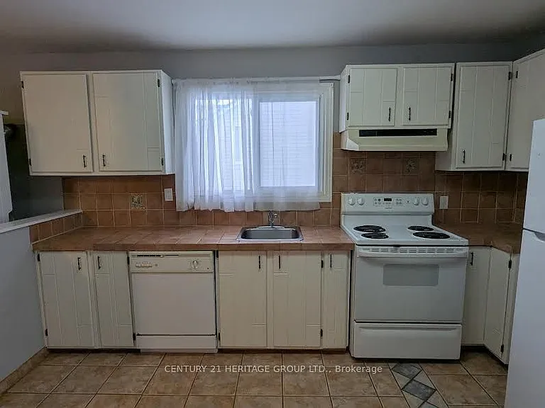 712 Victory Dr #MAIN — Photo 2
