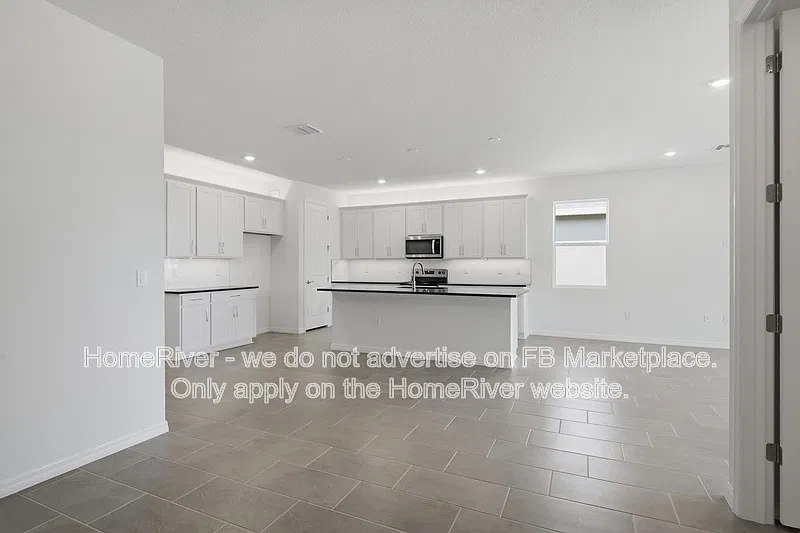 4 bed, 2.5 bath, 2249 sqft, $2,375 — Photo 2