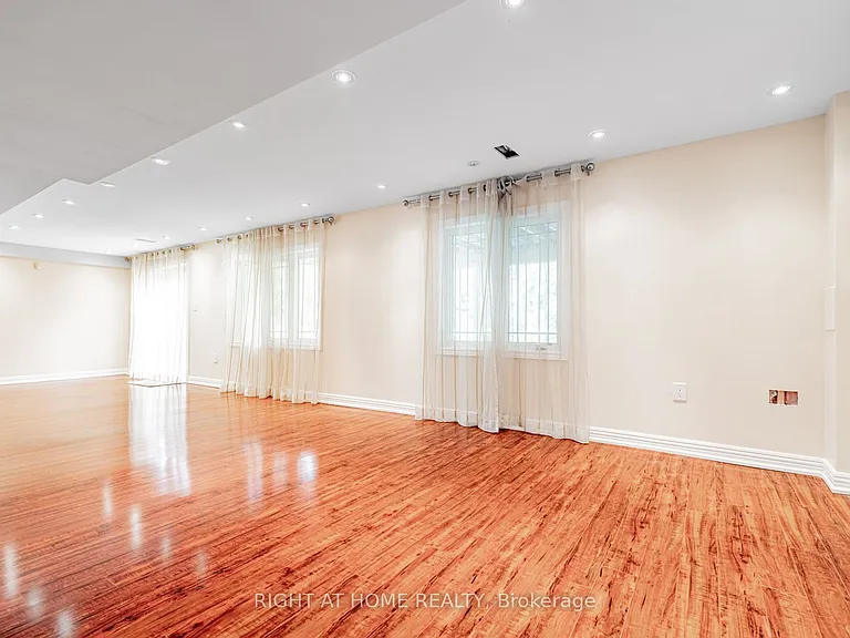 67 Timna Cres — Photo 30