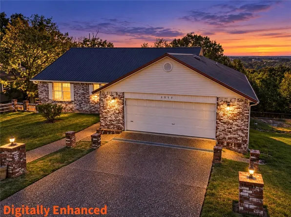 2557 N Karyn Ave, Fayetteville, AR 72703