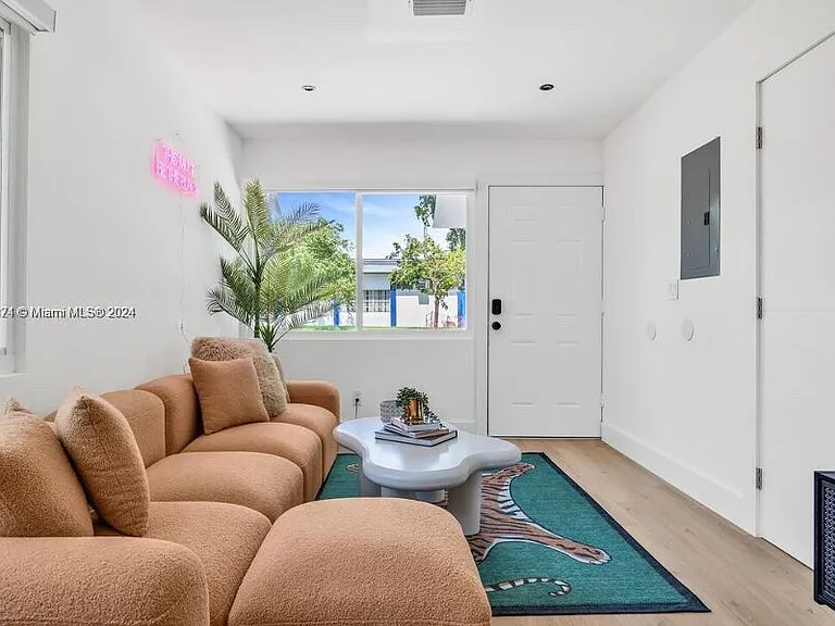 105 SW 4th Ave — Photo 7