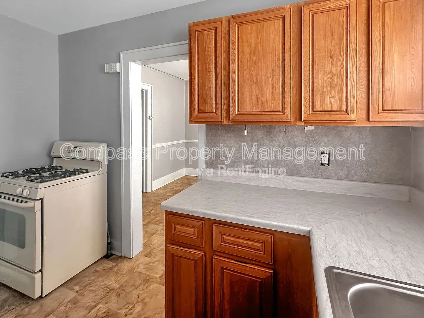 3 bed, 1.0 bath, 1000 sqft, $1,595 — Photo 3