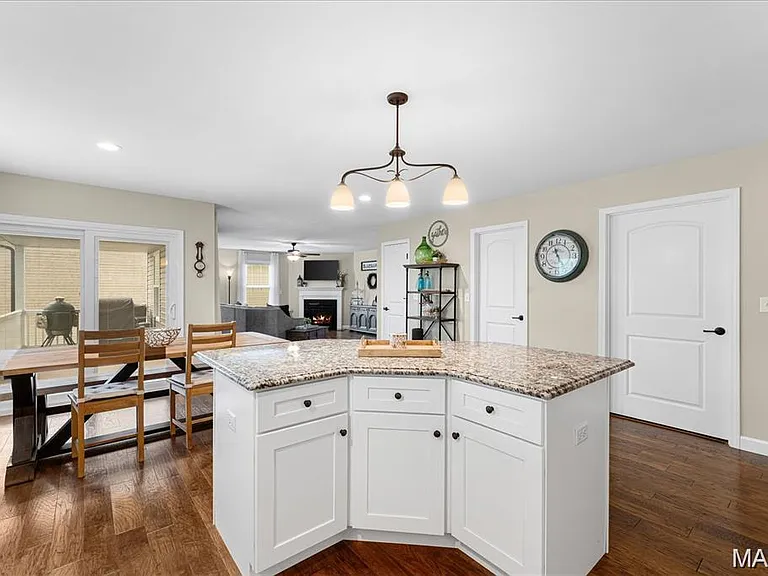 601 Monarch Dr — Photo 10