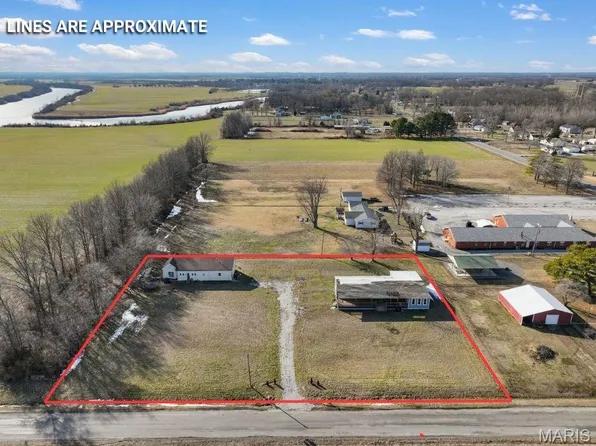 3665 Burning Star 2 Rd, Pinckneyville, IL 62274