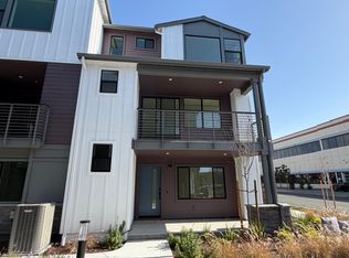 1436 Waterside Ln, Rohnert Park, CA 94928
