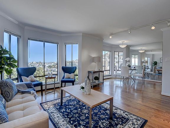 3rd image of 536 Roosevelt Way