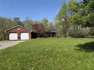 106 Country Ln, Slippery Rock, PA 16057